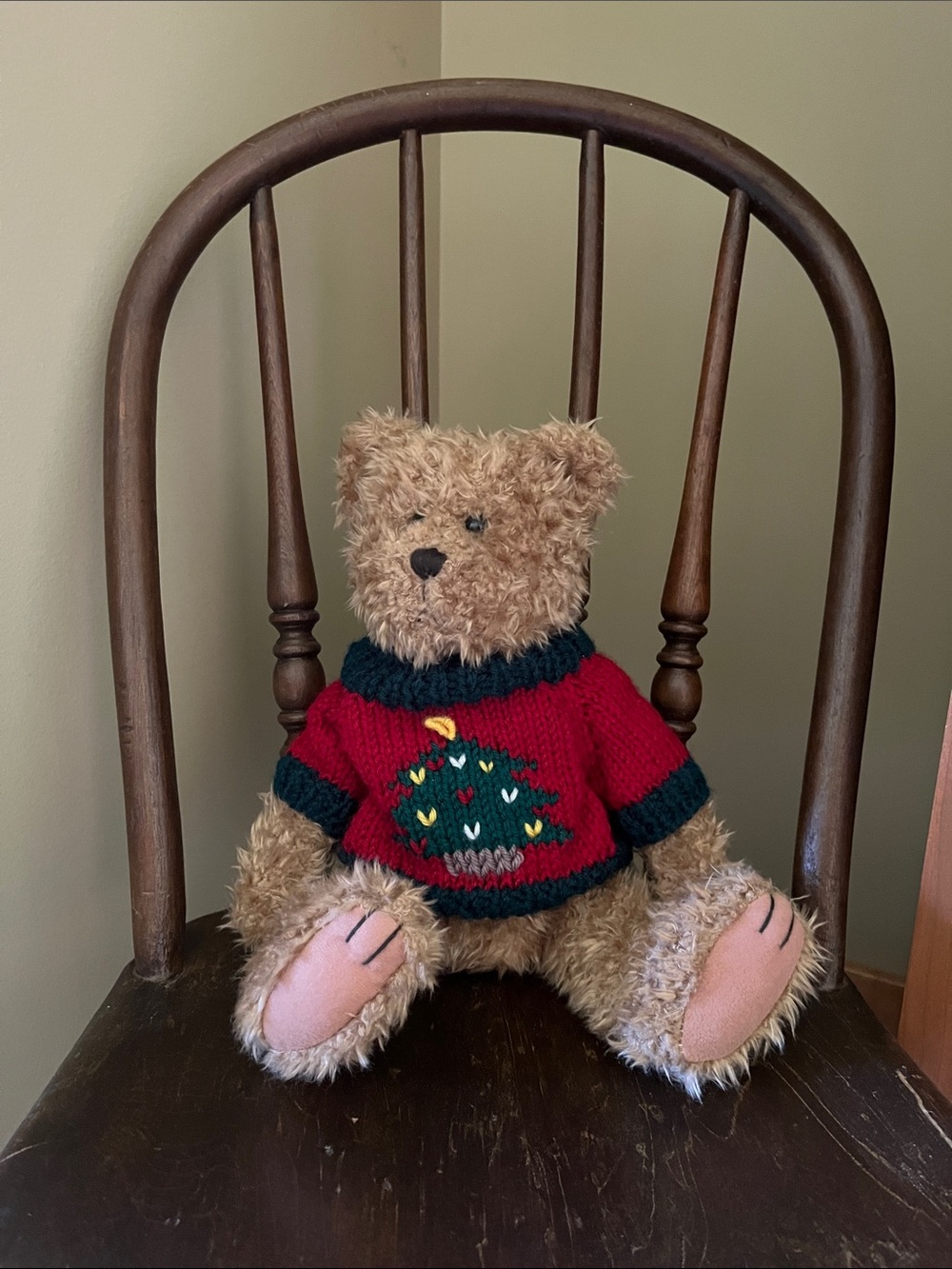 Kellytoy Brown Vintage Style Teddy Bear in Knit Holiday Sweater. Plush decor